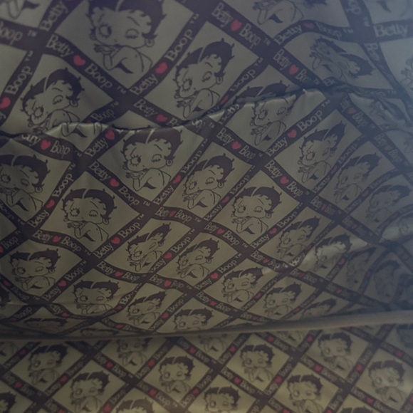 Betty Boop Black Bag with Colorful Lip Design - Picture 7 of 10